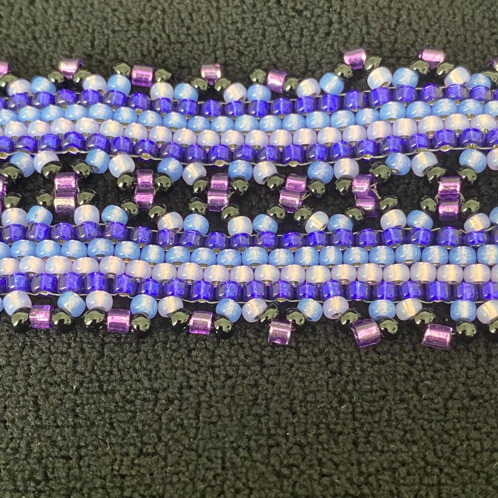Handmade Beaded Bracelet Shades of Purple 7 Inches Long - Picture 12 of 12